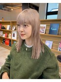 明るめミルクティーベージュ小顔レイヤーハッシュカット