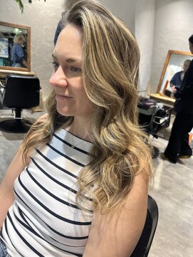 ロア インターナショナル 新宿店(LoA International) 新宿/バレイヤージュ/ハイライト/ケアブリーチ/髪質改善