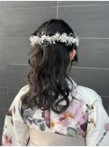 卒業式ヘアセットお花黒髪ウェーブ巻きアレンジ和装