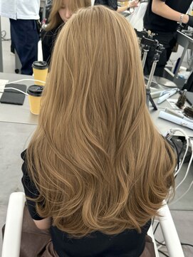 アマトウキョウスマートサロン(AMA TOKYO×Smart Salon) ヘーゼルベージュ　ブリーチなし　レイヤーカット　海外風