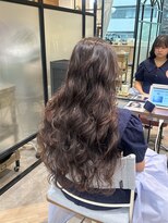 ザザ シンジュク(ZA/ZA shinjuku) 重たく見せない抜け感ロングウェーブ