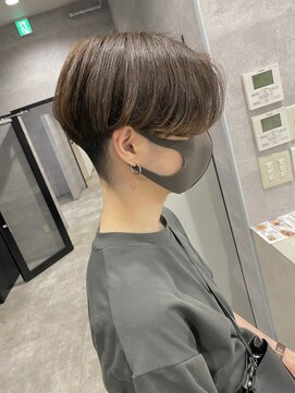 アンダーバーホワイト(_WHITE) ナチュラルセンターパート