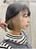 前下がりボブ前髪ありインナーカラーイヤリングカラーグレージュ