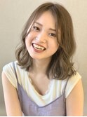 やわらかグレージュ
