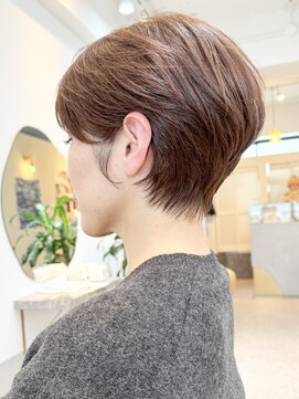 ファチュール(fAture.) 40代50代60代ひし形くびれ美ショート愛されオリーブグレージュ