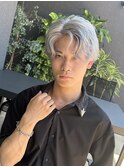 シルバーグレー×かき上げウェーブスタイル