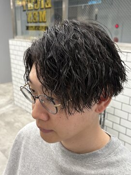 センターパート×縦落ちツイストスパイラル