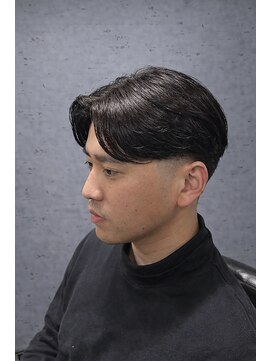 ワンワンオー バーバーショップ 長浜店(@110 BARBER SHOP) 【洗練された色気】フェード・センターパート