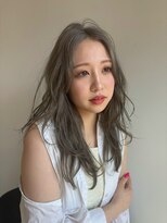 ルル(Lulu)&nbsp;シルバーグレージュレイヤースタイル