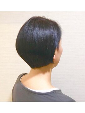 美容室テク アート バイ シック ショートヘアー