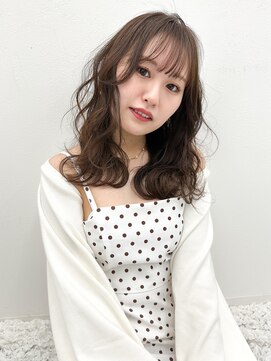 アンリ(Anli) ゆるふわくびれミディアムのヘーゼルベージュ