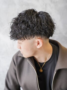 アルファ 新宿(alpha) フェザーパーマ/刈り上げセンターパート/サーフカール[新宿]