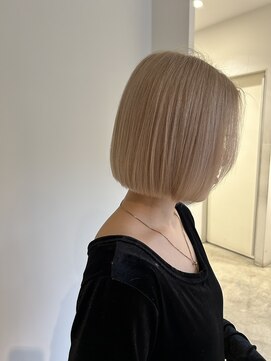 ミリ(milli Produce by ITAKURA) ハイトーンモードボブ