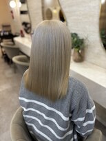 ラビス クローバー(Lovis clover) ショートボブ ニュアンスカラー センターパート