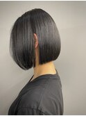 切りっぱなしボブ　モードブラック