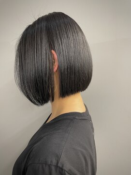 バッカ(BACCA) 切りっぱなしボブ　モードブラック