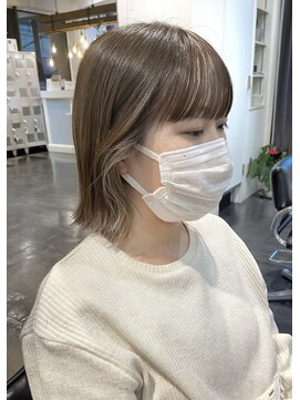 エムプラス 二子玉川(Mplus) ●ワイドバング/外ハネbob×ホワイトベージュカラー●