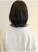 毛先の軽やかな動きが可愛い、外ハネミディアム/アースカラー