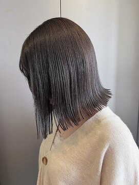 スペシウムバイアンバースデー(spacium by UNBIRTHDAY) 切りっぱなしボブ/ダークグレージュ外ハネ●20代30代【HIYORI】