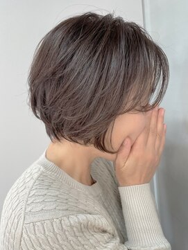 ルーファス メグロ(Ruufus Meguro) ショートボブ/白髪ぼかしハイライト/30代40代50代