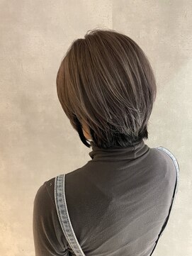 アイディール(:ideal) インナーカラーが可愛いシルバー×ショートボブ