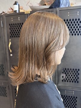 アチーブリス(achieve Liss) ベージュカラーハイトーン透明感立体感20代30代美シルエット