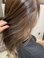 ビヨウシツ ポスタ&nbsp;ベージュインナーカラー