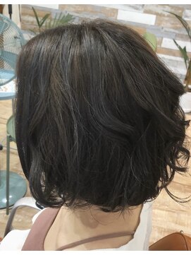 ハウオリ ヘアーワークス(Hauoli hair works) ウルティア修復マグネットカラー×ツヤツヤ前下がりボブ