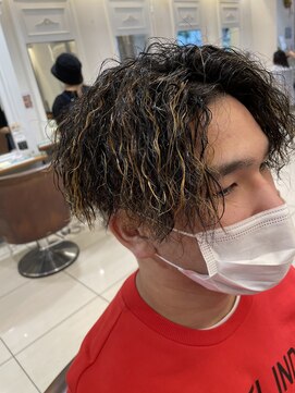 ネオリーブアイム 横浜西口店(Neolive aim) 横浜★抜きっぱなしブリーチハイライト前下がりツイストパーマ