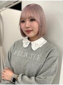 ベージュピンク　ハイトーン　ミディアムボブ　顔回りレイヤー