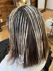 脱白髪染め白髪ぼかしシークレットハイライト×ミディアムヘアー