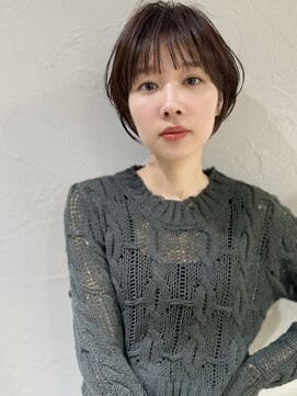 アンド ストーリーズ(&STORIES) 前髪あり耳掛け丸みくびれショートボブ20代30代40代50代（蘭）