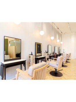 幅広い世代に人気の《beauty salon Pure》あなたの魅力を最大限に引き出すstyleをご提案します！