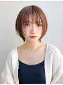 大人ショートボブ前髪ありフェイスレイヤー丸顔面長K20250126