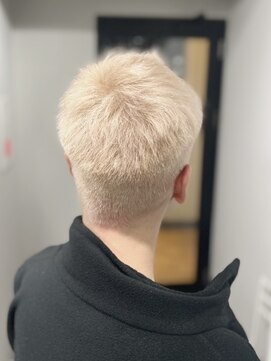 リグ 横浜(Lig.) ホワイトブロンドメンズ刈り上げケアブリーチダブルカラー