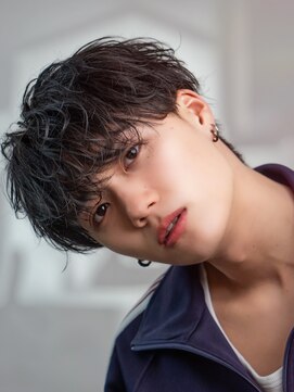 オーシャントーキョーオーバー 渋谷(OCEAN TOKYO OVER) 韓国ヘアニュアンスコンマバングセンターパートフェザーパーマ