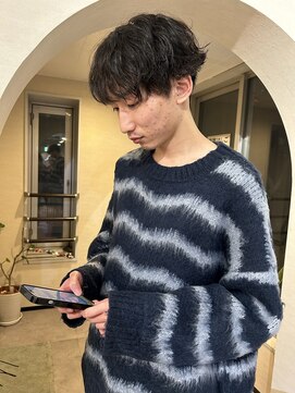 ユヌ(Une) ゆるめのシャドウパーマに雰囲気良いマッシュ