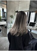 レイヤーボブハイライトブリーチレイヤーハイトーングレージュ