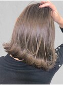 切りっぱなしボブ×オリーブベージュ