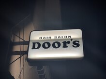 ドアーズ(Door's)の雰囲気（広々とした駐車場完備）