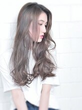 深みと透明感を両立。『褒められ髪』に馴染むペールカラーで新革命を！ダメージレスにトレンドカラーを♪