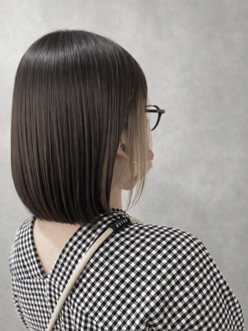 覗く色で魅せる、強艶ストレートボブ：L290979524｜フィガロ バイ