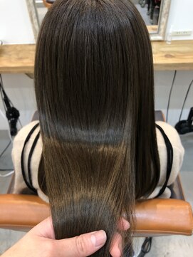 ネイヴィル(navile) オリーブベージュ×ミネコラ