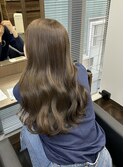 オリーブベージュ