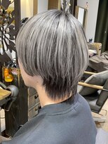 ヘアリゾート粋 新宿三丁目本店&nbsp;《前地 麻衣》伸びかけブリーチはデザインに昇華！