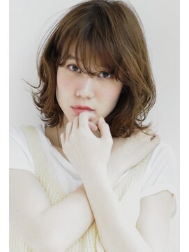 トリッカ 代官山(tricca) ふんわりカール/くびれミディアム/デジキュアパーマ/透明感