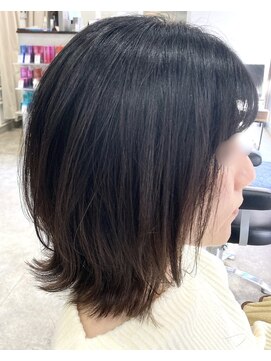 アンジュール コロレ(1//jour colore) 伸ばし中の定番スタイル／外はねSラインボブ