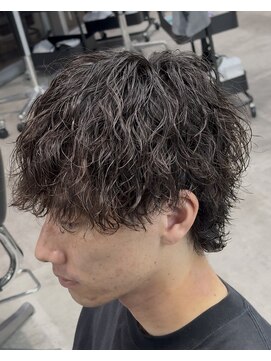 オーバル ジングウマエ(OVARL jingumae) 縦落ちパーマ細かめウェーブシャドウ