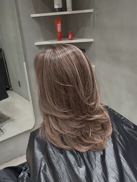 バタフライカットハイレイヤーカットバレイヤージュ