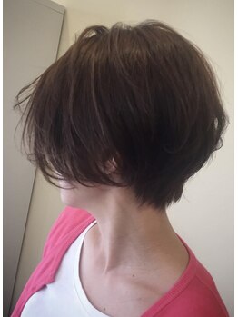 マジョリルゥ 寝屋川店(ma jolie.lou)の写真/白髪をカバーしながら輝くツヤ髪へ。髪に優しいダメージレス施術で、染めるたび指通りなめらかな仕上がり♪